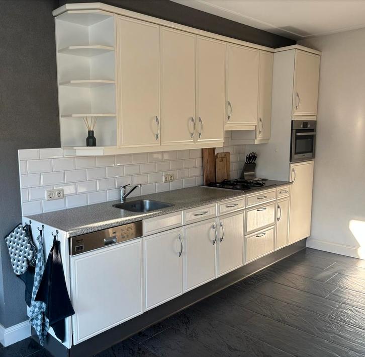 Complete keuken met inbouwapparatuur + zwevende kast, Huis en Inrichting, Keuken | Complete keukens, Gebruikt, Enkelwandige keuken