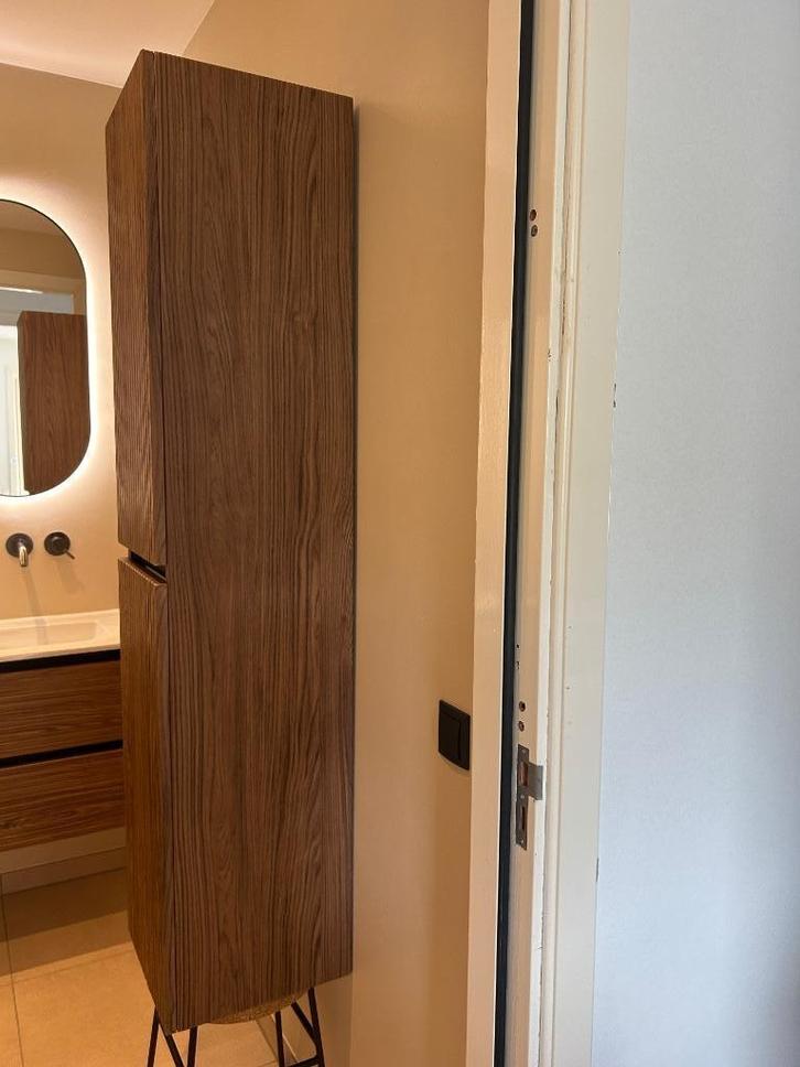 Badkamerkast nieuw ribbelpatroon walnoot (speciale editie), Huis en Inrichting, Badkamer | Badkamermeubels, Nieuw, (Half)hoge kast