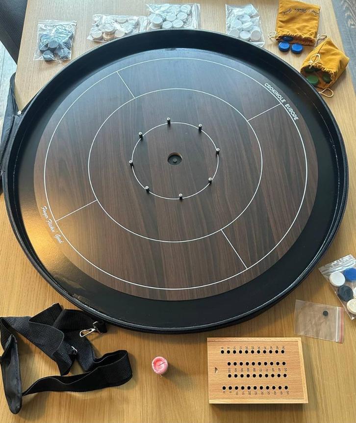 Crokinole by Crokinole Europe, Hobby en Vrije tijd, Gezelschapsspellen | Bordspellen, Zo goed als nieuw, Een of twee spelers, Drie of vier spelers