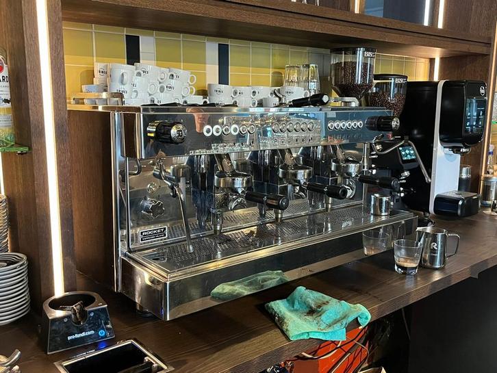Rocket REA 3 Groeps Koffiemachine, Witgoed en Apparatuur, Koffiezetapparaten, Zo goed als nieuw, Gemalen koffie, Koffiebonen, Espresso apparaat