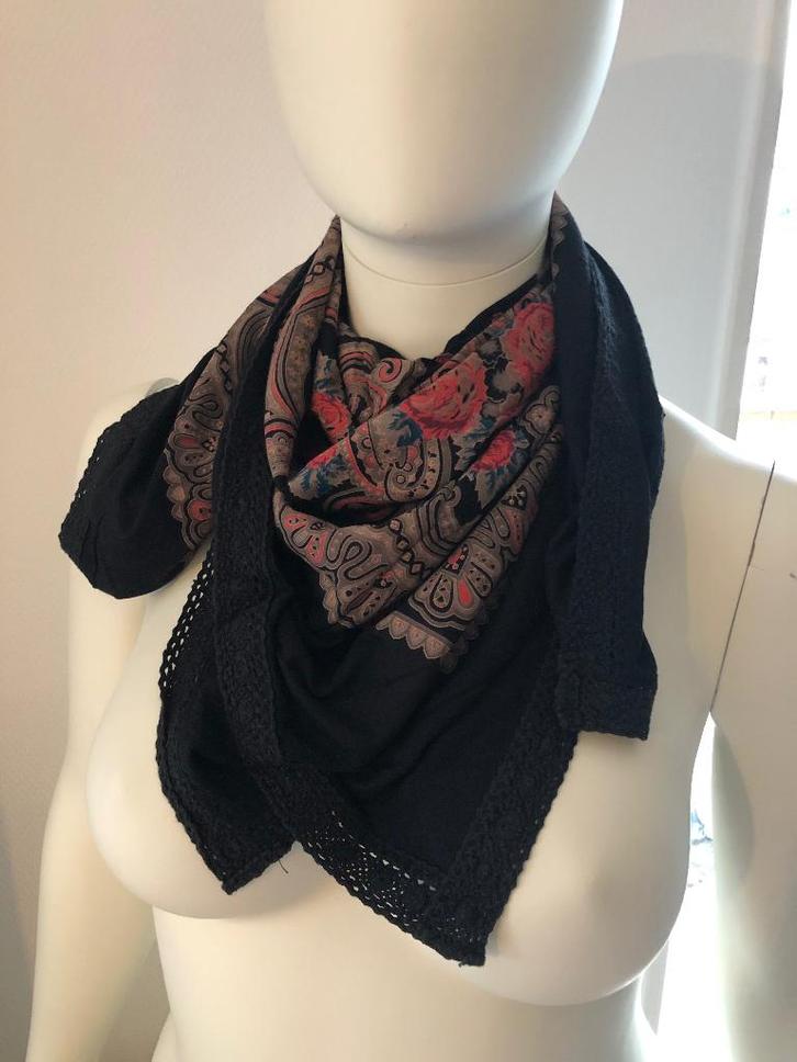 Vera Moda zwart shawl sjaal met bloemen rozen print, Kleding | Dames, Mutsen, Sjaals en Handschoenen, Zo goed als nieuw, Sjaal