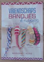 Boek Vriendschapsbandjes knopen - Margriet Kors, Boeken, Hobby en Vrije tijd, Ophalen of Verzenden, Zo goed als nieuw, Sieraden maken