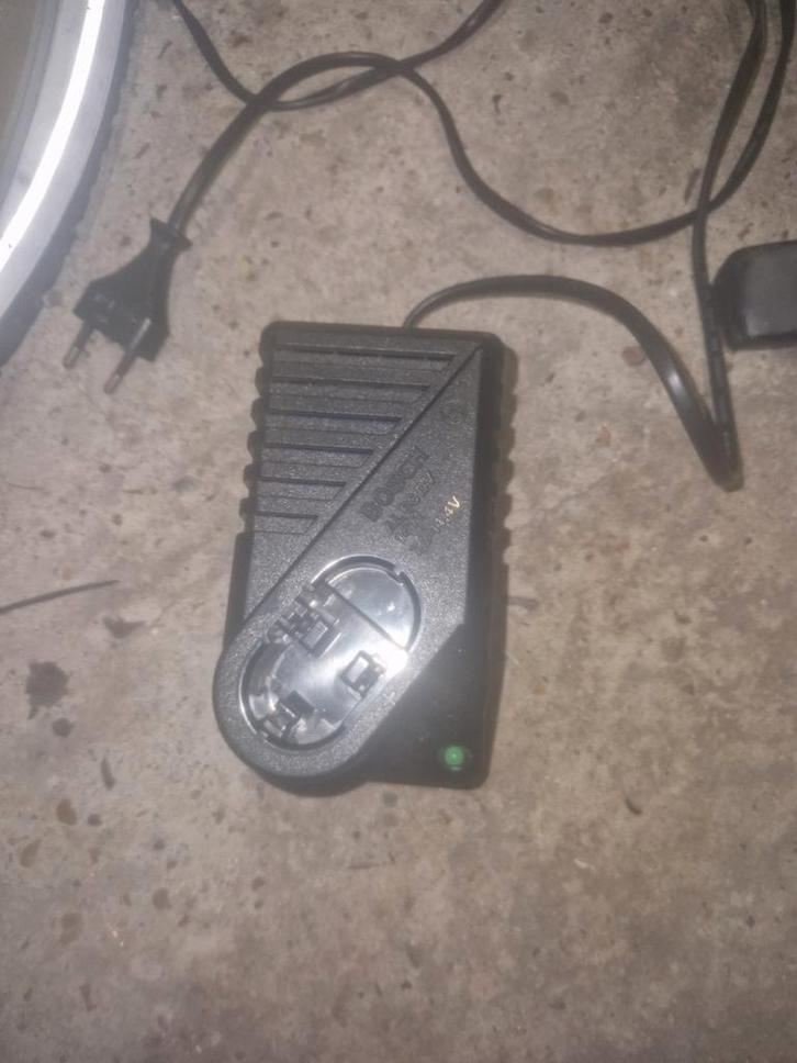 Bosch Acculader - Perfect voor uw gereedschap!, Doe-het-zelf en Verbouw, Gereedschap | Machine-onderdelen en Toebehoren, Gebruikt