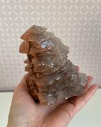Groot stuk pagode (pokerchip) calciet met hematiet, Ophalen of Verzenden, Mineraal