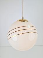 Vintage Regency bollamp wit melkglas goud hanglamp, Huis en Inrichting, Lampen | Hanglampen, N, Regency vintage, Ophalen of Verzenden