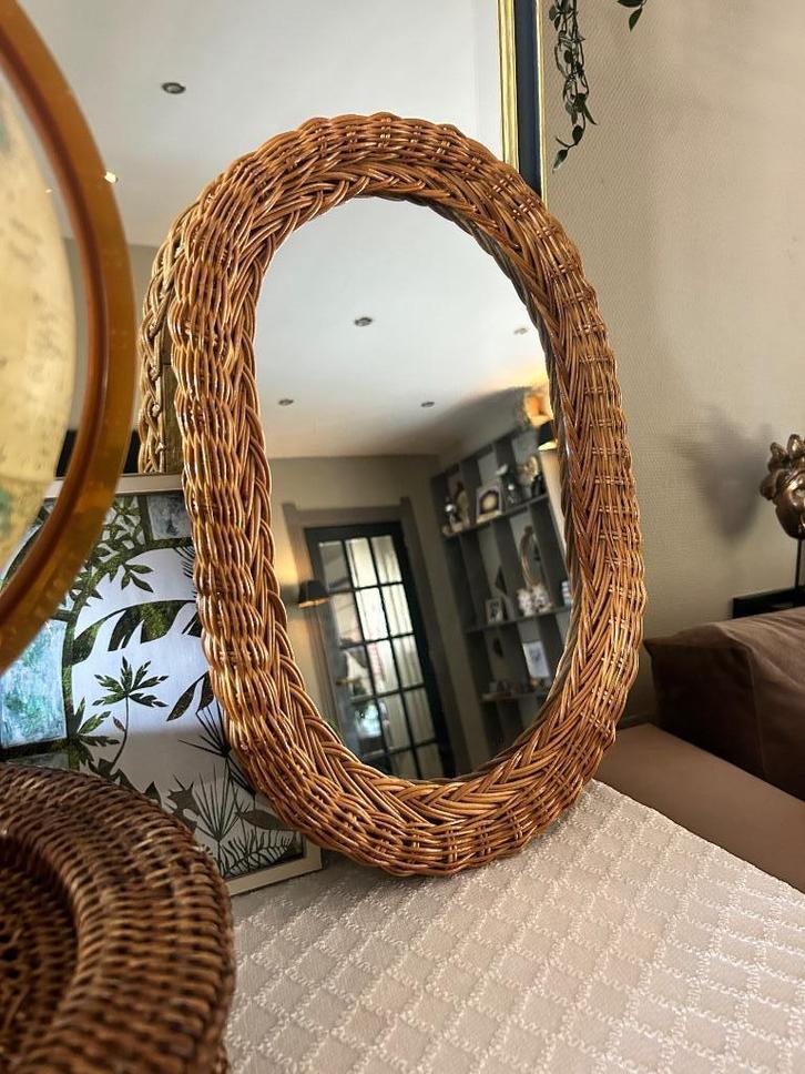 Spiegel ovaal rotan vintage, Huis en Inrichting, Woonaccessoires | Spiegels, Zo goed als nieuw, Minder dan 50 cm, Minder dan 100 cm