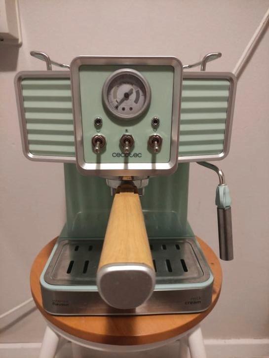 Cecotec Espressomachine - Retro Design, Witgoed en Apparatuur, Koffiezetapparaten, Zo goed als nieuw, Gemalen koffie, Espresso apparaat
