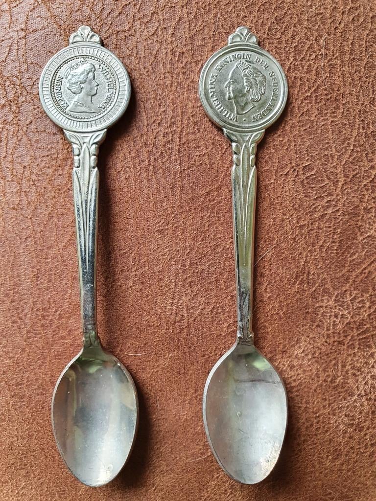2 theelepels Wilhelmina 5 gulden en 5 cent, Ophalen of Verzenden, Gebruikt, Nederland, Speld(je) of Lepel(tje)