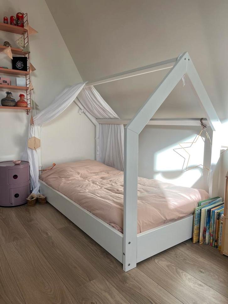 Huisjesbed 160x80 + lattenbodem & matras, Kinderen en Baby's, Kinderkamer | Bedden, Zo goed als nieuw, 160 tot 180 cm, 70 tot 85 cm