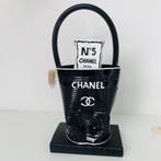Kunstobject Norman Gekko-Crushed Chanel bag with N.5 perfume, Antiek en Kunst, Verzenden