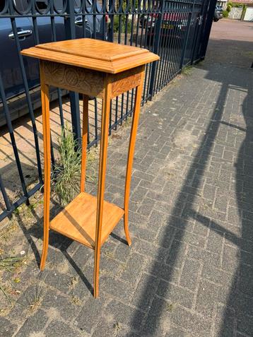 Fraai hoog antiek Frans plantentafeltje jugendstil art deco. beschikbaar voor biedingen