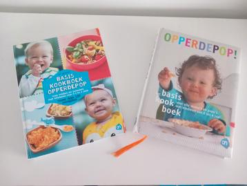 Twee versies van basiskookboek Opperdepop van AH