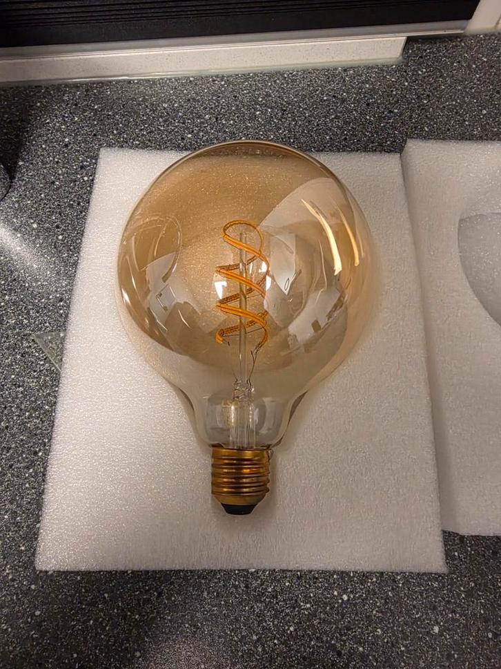 Kogel smart led lamp (wifi), Huis en Inrichting, Lampen | Losse lampen, Zo goed als nieuw, Led-lamp, Minder dan 30 watt, E27 (groot)