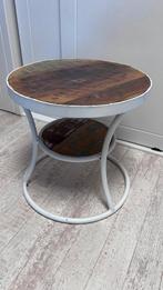 Bijzettafel – Hout & wit metaal, compact en stijlvol, Huis en Inrichting, Tafels | Bijzettafels, Minder dan 55 cm, Rond, Zo goed als nieuw