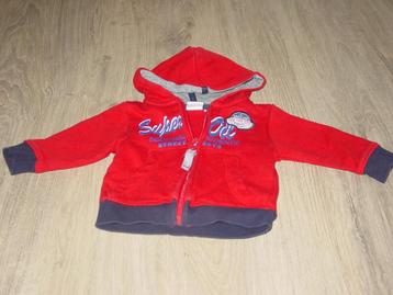 Rood vestje met capuchon, Prenatal, maat 62 beschikbaar voor biedingen
