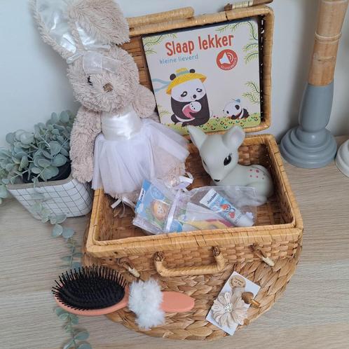 Cadeauset: logeerkoffer met inhoud, Kinderen en Baby's, Kinderspulletjes, Zo goed als nieuw, Ophalen of Verzenden