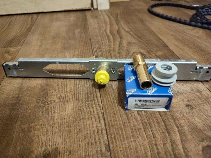 Geberit Urinoir Aansluitplaat 1/2 met Inlaatgarnituur, Doe-het-zelf en Verbouw, Sanitair, Gebruikt, Toilet, Koper, Ophalen of Verzenden