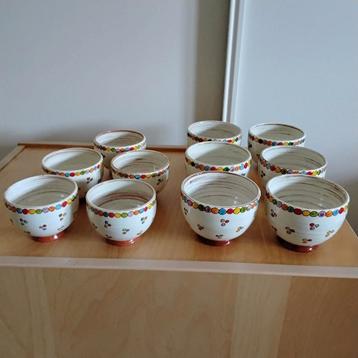 11 schaaltjes bakjes soepkommen,  geglazuurd aardewerk  beschikbaar voor biedingen