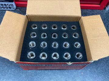 Porsche 911 Fuchs velg chrome wielmoeren beschikbaar voor biedingen