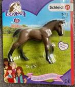 Schleich Oldenburger Bruin Veulen ~ Horse Club 83043, Ophalen of Verzenden, Zo goed als nieuw, Paard, Beeldje of Figuurtje