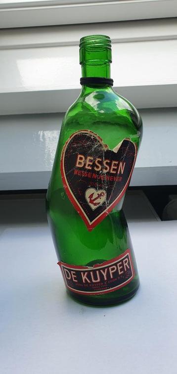 Oude fles De Kuyper Bessenjenever beschikbaar voor biedingen