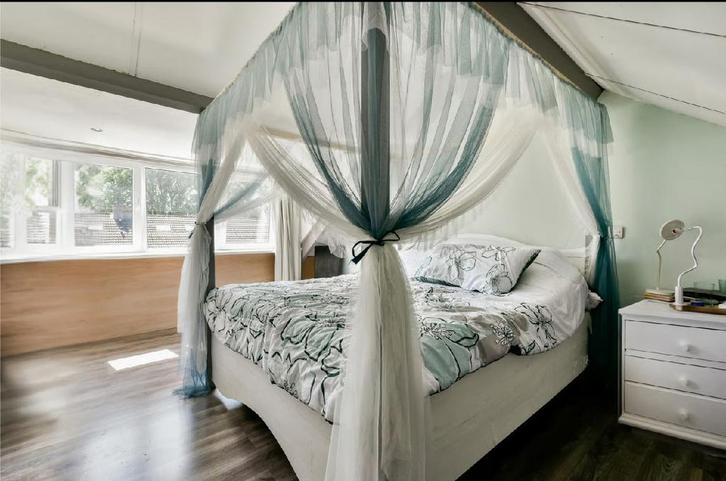 Luxe Bed + metalen bodem 200 x 180 meter! Moet snel weg 50 €, Huis en Inrichting, Slaapkamer | Bedden, Zo goed als nieuw, Tweepersoons