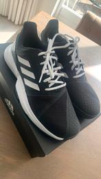 NIEUWE Tennisschoenen Adidas CourtJam Bounce maat 43, Sport en Fitness, Tennis, Adidas, L00, Schoenen, Nieuw