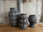 Hanbeschilderde vaas  - zwart wit Marokkaans aardewerk, Overige kleuren, Aardewerk of Porselein, Ophalen of Verzenden, Zo goed als nieuw