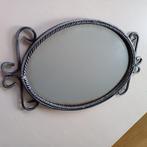 Zware spiegel met een prachtige bewerkte metalen lijst, Ophalen of Verzenden, Ovaal, Minder dan 50 cm, Minder dan 100 cm