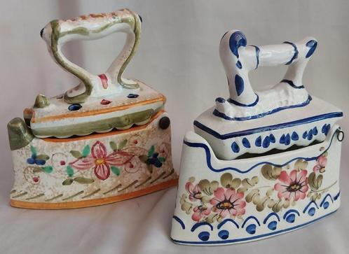 2x Strijkijzer - Porselein - Handpainted - Italië - 1970, Antiek en Kunst, Antiek | Porselein, Ophalen of Verzenden