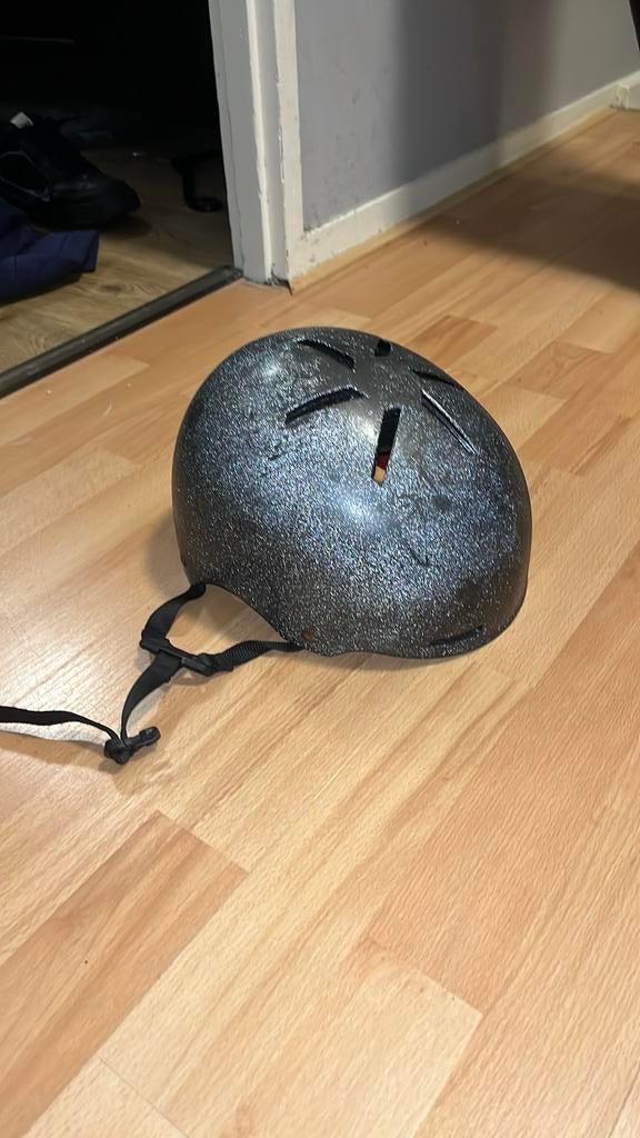 Helm fiets bmx mtb skateboard step, Fietsen en Brommers, Ophalen of Verzenden, Zo goed als nieuw