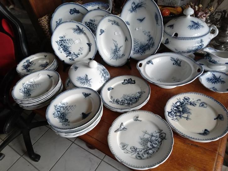 Serviesdelen MALAGA vloeiblauw uit Maastricht, Antiek en Kunst, Antiek | Servies los, Ophalen of Verzenden