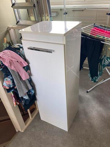 Hangkast wit beschikbaar voor biedingen