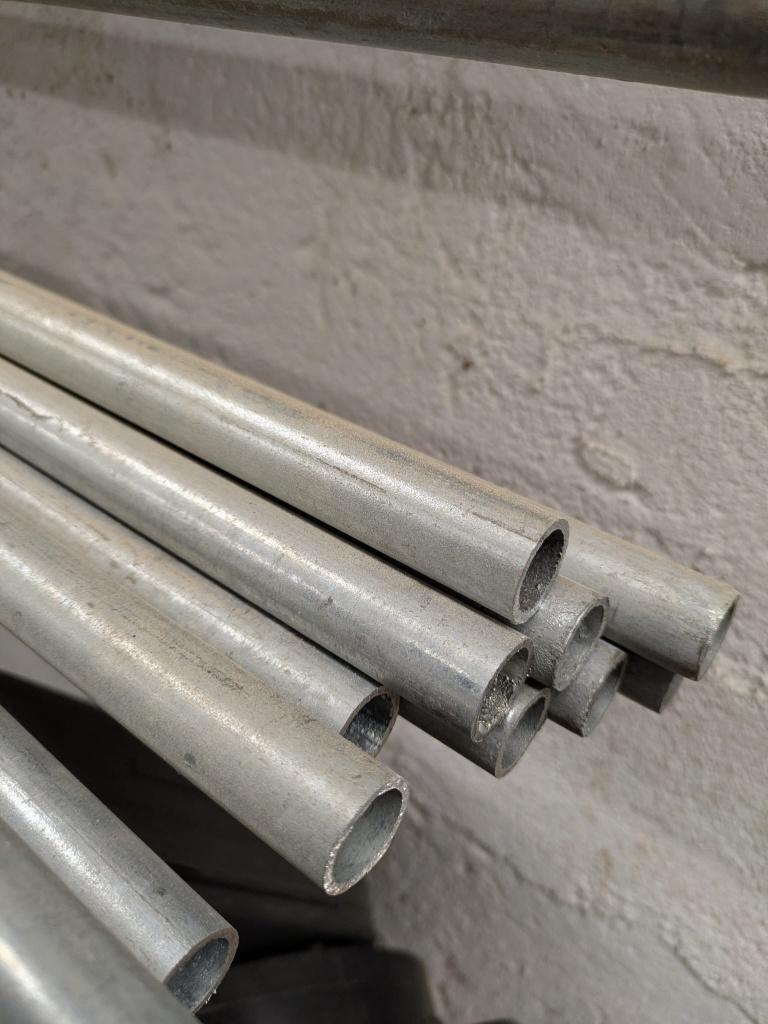 11 lengtes steigerbuis staal verzinkt 21,3mm x 300cm, Ophalen, Nieuw