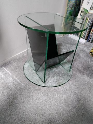 Helderr design bijzettafel beschikbaar voor biedingen