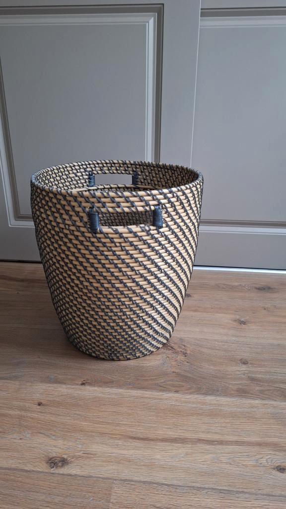Rieten Mand met Handvatten, Huis en Inrichting, Woonaccessoires | Schalen en Manden, Zo goed als nieuw, Mand, Rond, Riet, Ophalen of Verzenden