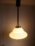 Vintage jaren 60 melkglazen hanglamp met trekplendel, Jaren 60 melkglazen hanglamp, Gebruikt, 50 tot 75 cm, Ophalen of Verzenden