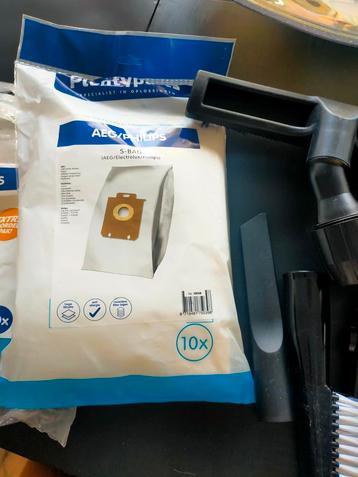 Stofzuigerzakken + AEG/Philips Mondstukken beschikbaar voor biedingen