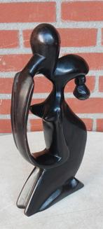 HOUTEN SCULPTUUR LIEFDESPAAR ( LOVERS EMBRACE ) 31 CM HOOG, Ophalen of Verzenden
