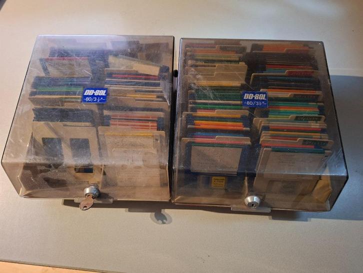2 dozen Atari diskettes, Computers en Software, Vintage Computers, Verzenden