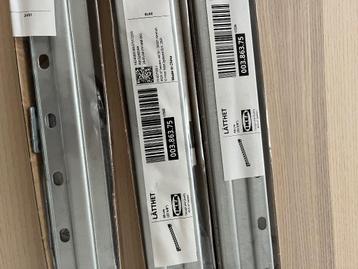 Ikea shelf rack X3 + Hangers beschikbaar voor biedingen
