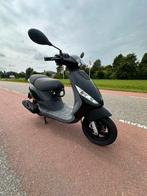 Nette piaggio zip 4 takt 45 km/h, Fietsen en Brommers, Scooters | Piaggio, Ophalen, Maximaal 45 km/u, Zip, Zo goed als nieuw