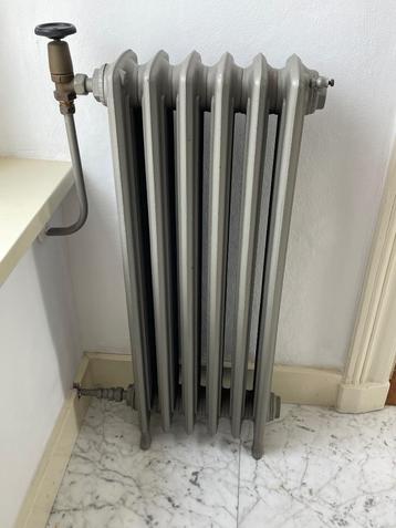 Antiek gietijzeren radiatoren (lamel/sectie model/ vintage) beschikbaar voor biedingen