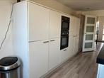 Keuken wit met zwart granieten werkblad, Huis en Inrichting, Keuken | Complete keukens, Overige typen, Gebruikt, Graniet of Steen
