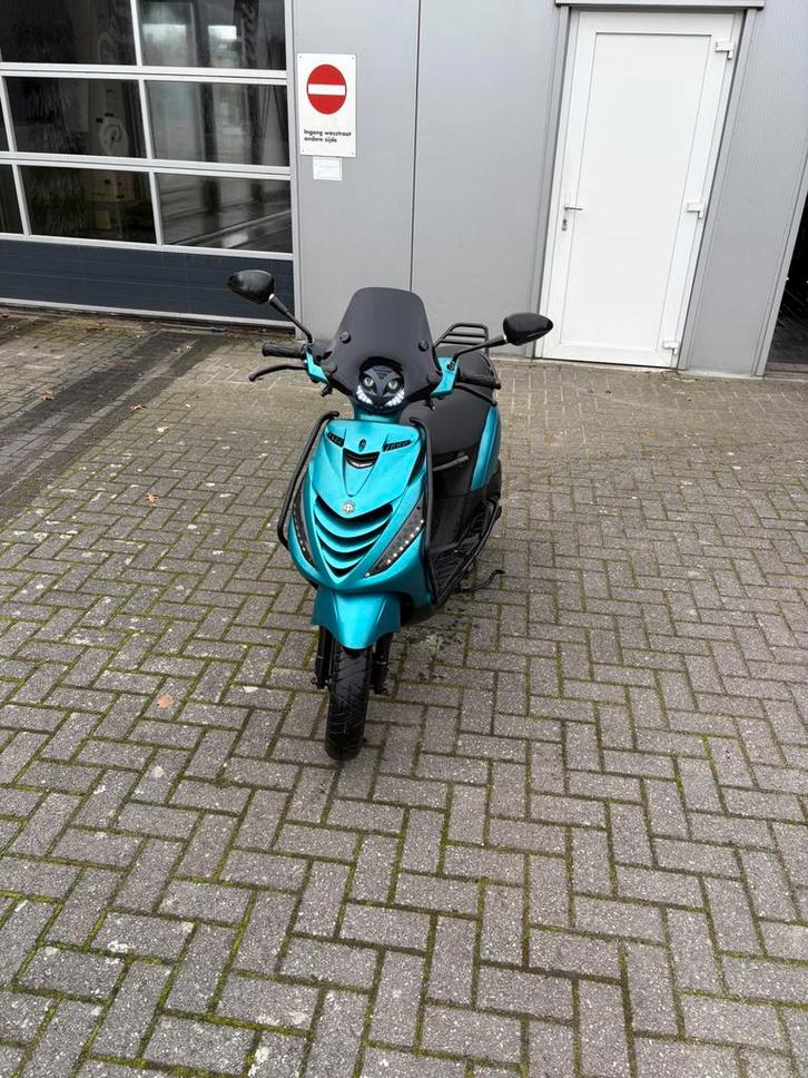 piagio zip 50cc, Fietsen en Brommers, Scooters | Piaggio, Zo goed als nieuw, Zip, Benzine, Ophalen