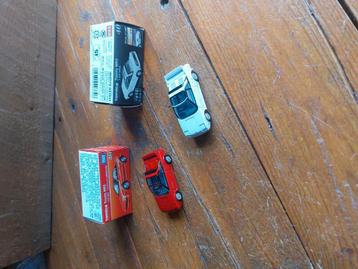 MODELAUTO TOYOTA MR2 AW11 WIT EN ROOD TAKARA TOMY  beschikbaar voor biedingen