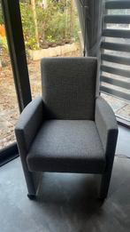 Mooie kleine fauteuil op wielen, Ophalen, Minder dan 75 cm, Zo goed als nieuw, Stof