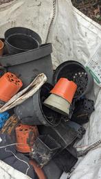 Grote zak met plantenpotten en emmers - Gratis!, Ophalen, Kunststof, Gebruikt, Balkon