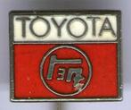 Toyota rood email op zilverkleurig auto speldje ( D_086a ), Verzamelen, Speldjes, Pins en Buttons, Verzenden, Zo goed als nieuw