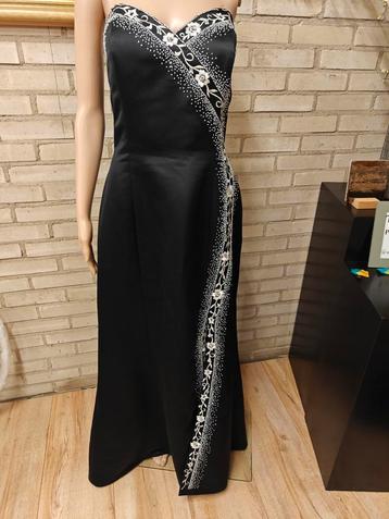 Zwarte Galajurk Maat 44 beschikbaar voor biedingen